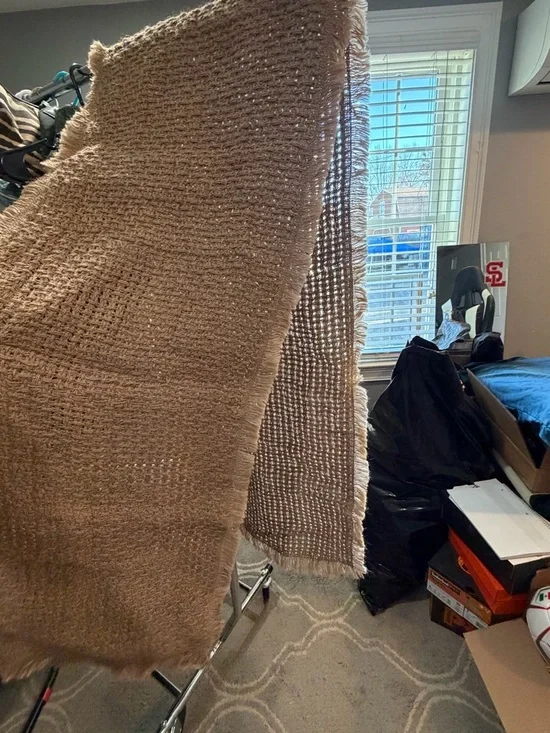 Table Runner 🤎 - Picture 2 of 2